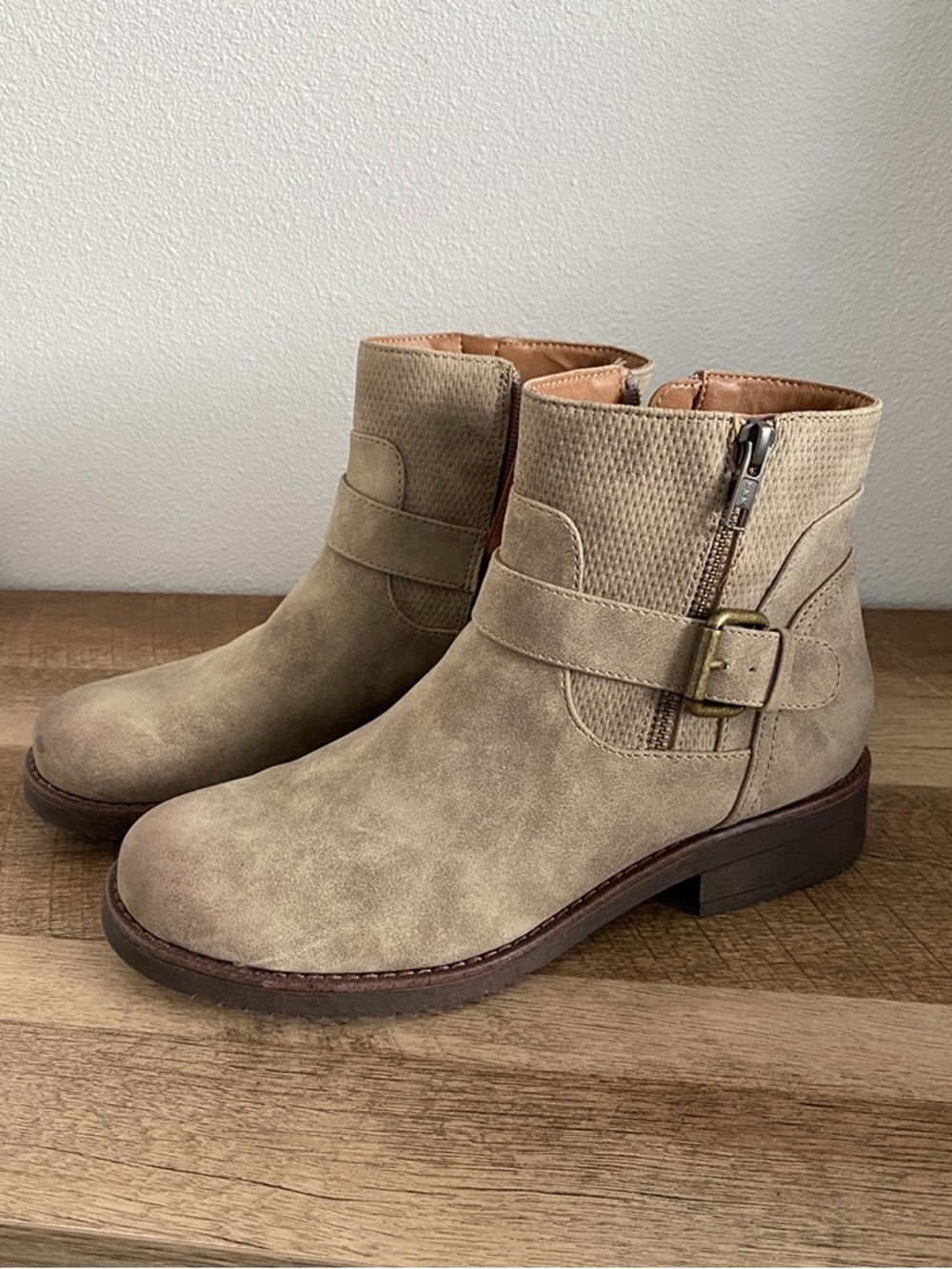 NWOT - Eurosoft Cymberlee Taupe Moto Ankle Boots 8.5
